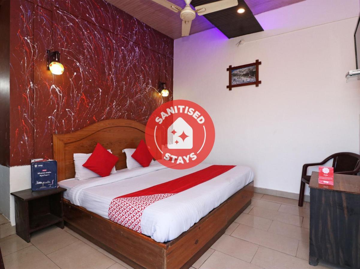 Oyo 77137 Hotle Castle Inn Mumbai Exteriör bild