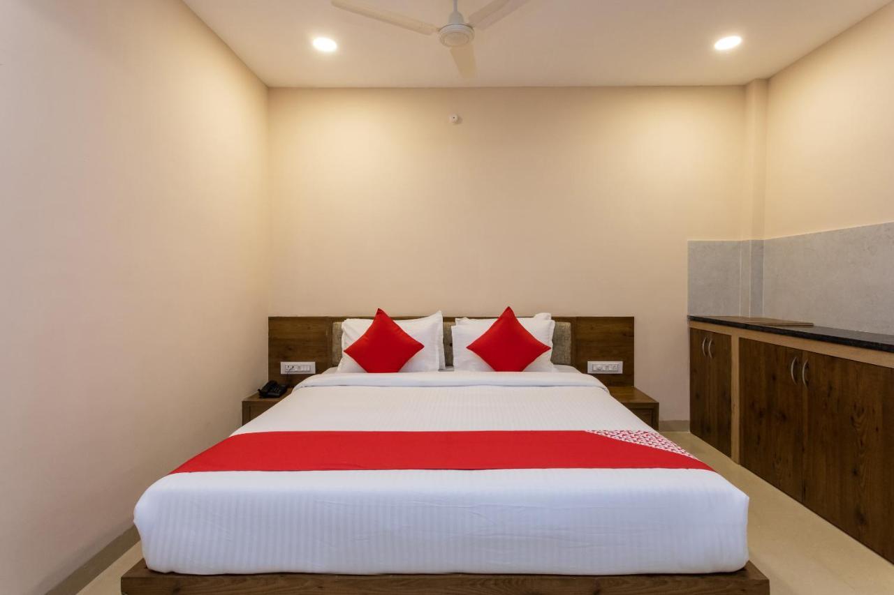 Oyo 77137 Hotle Castle Inn Mumbai Exteriör bild